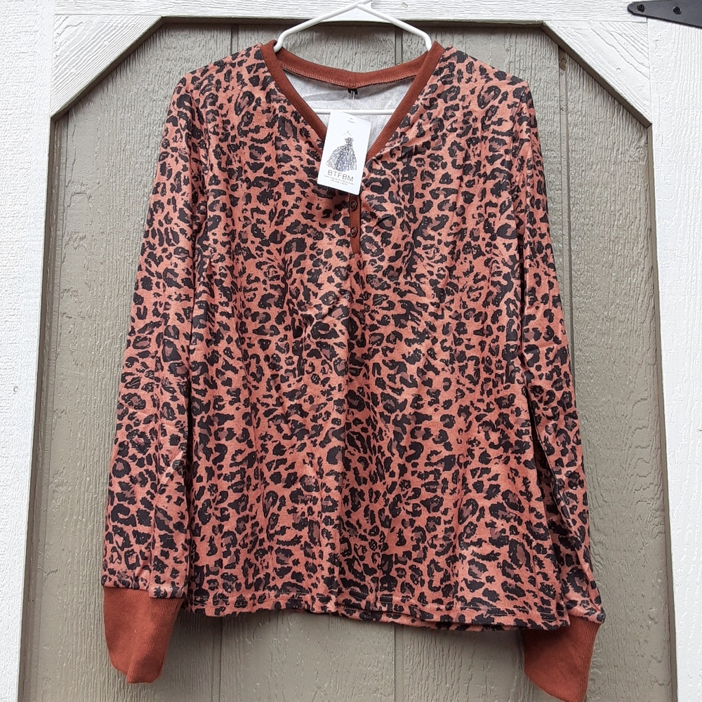 Women's animal print top New with tags